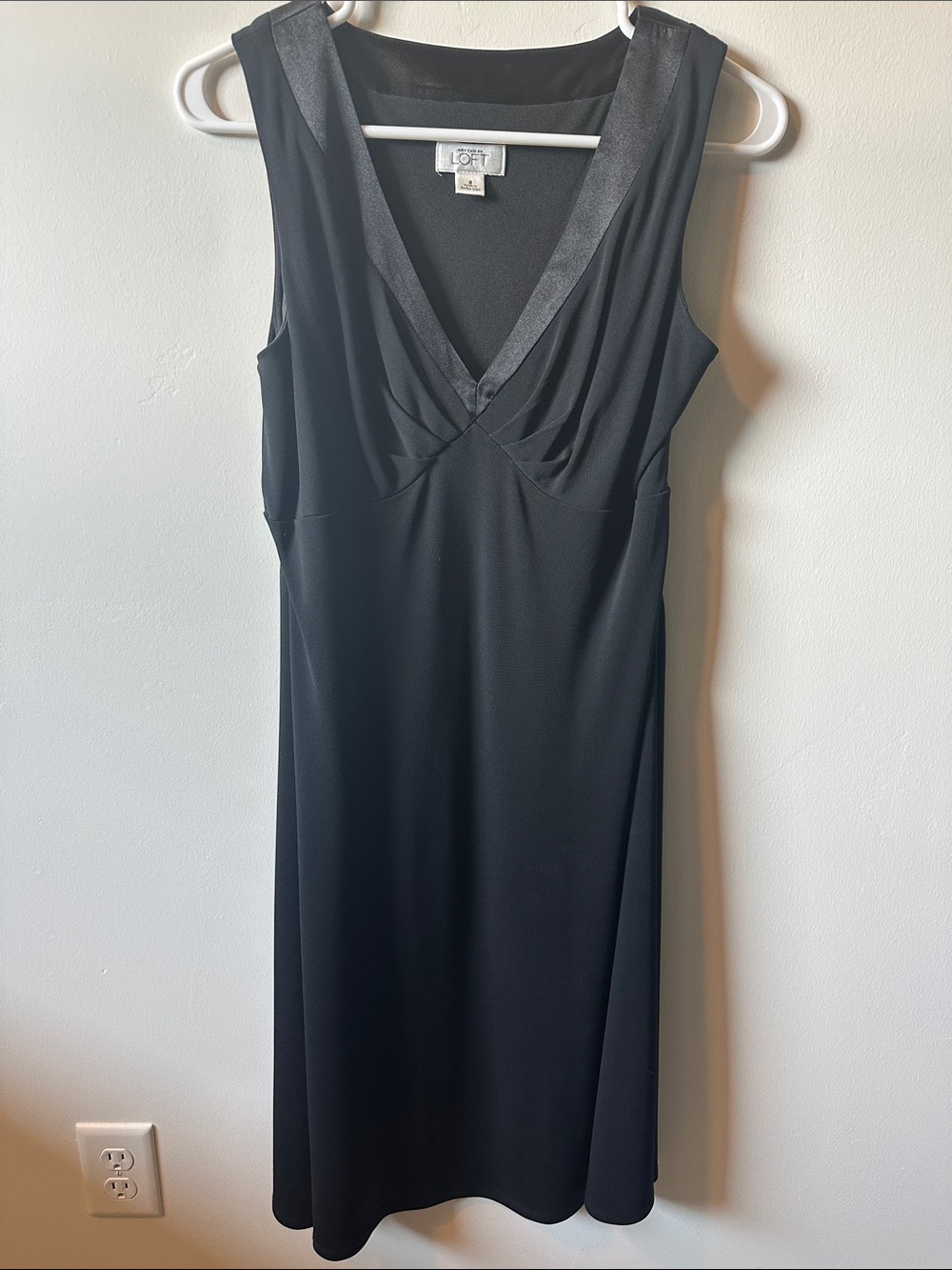 ANN TAYLOR LOFT Black Sleeveless V-Neck Midi Dress